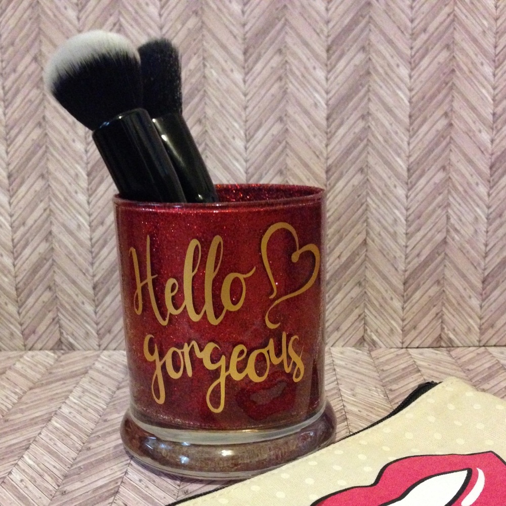 Makeup brush holder